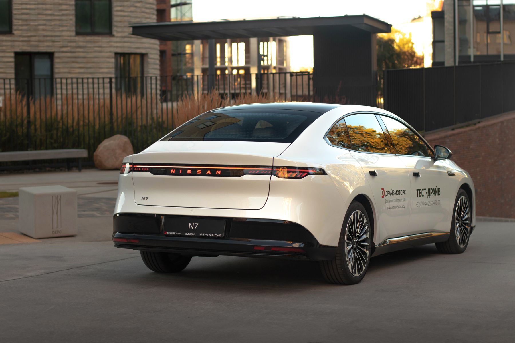 Могилевчанам обрушили цены на&nbsp;хайповый автомобиль Nissan. Смотрите, как дешево